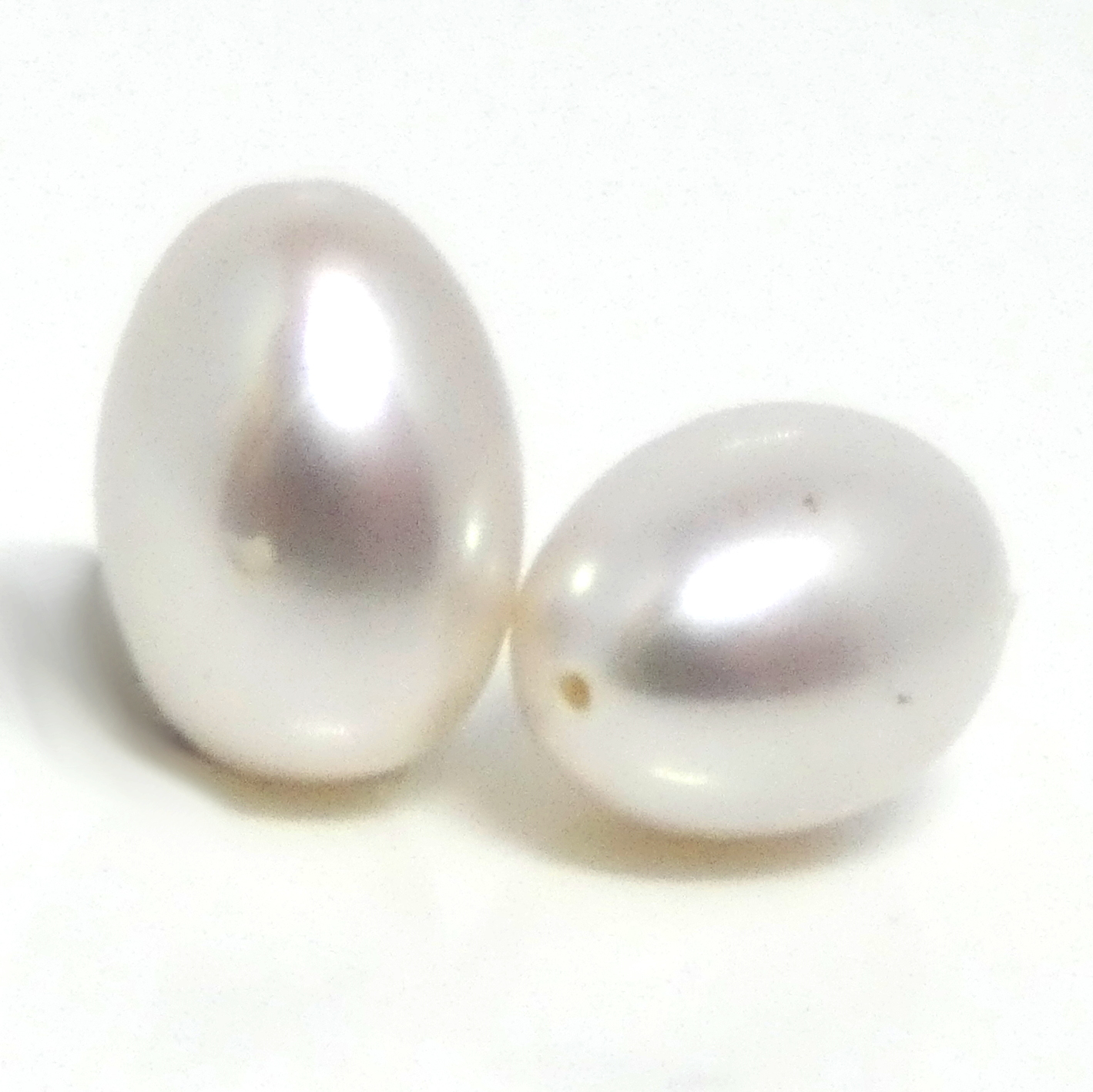 White 9-10mm Drop Pair